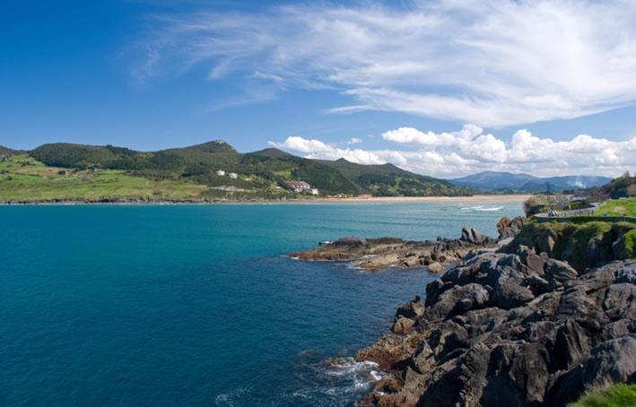 KosmeEtxea y Artza en el Parque Lamera EBI727 Bermeo Exterior foto