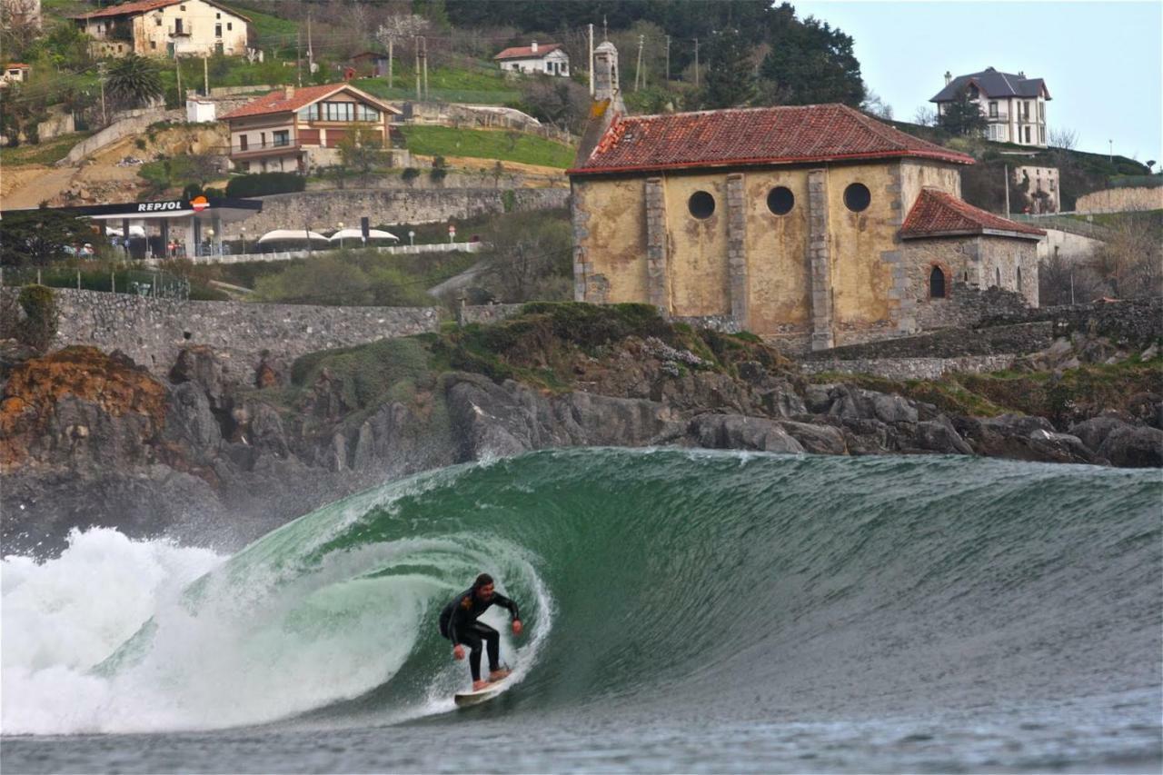 KosmeEtxea y Artza en el Parque Lamera EBI727 Bermeo Exterior foto