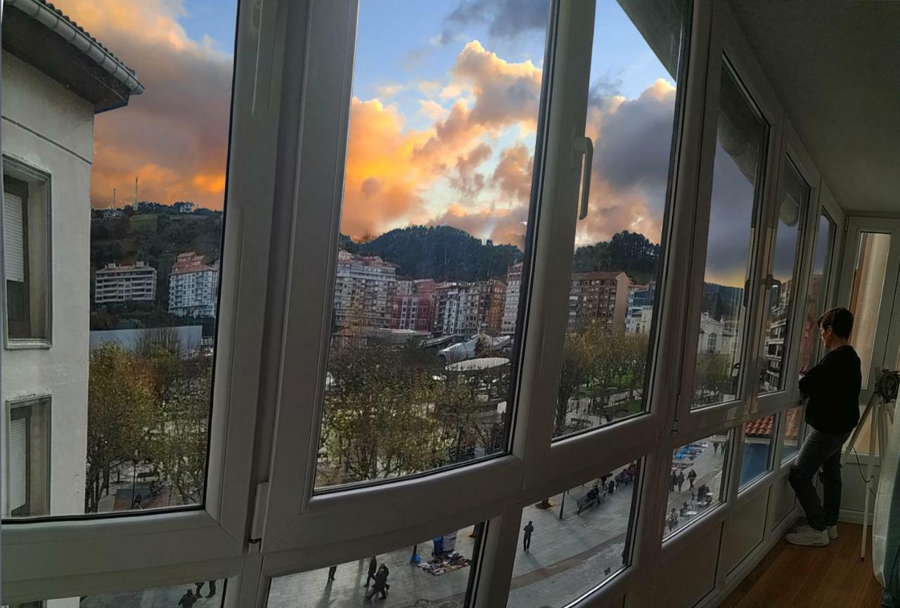 KosmeEtxea y Artza en el Parque Lamera EBI727 Bermeo Exterior foto