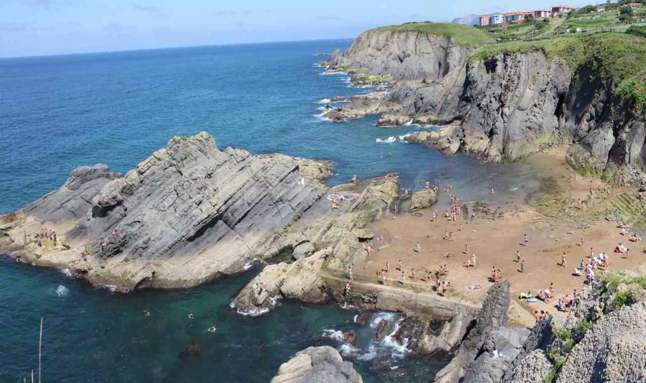 KosmeEtxea y Artza en el Parque Lamera EBI727 Bermeo Exterior foto